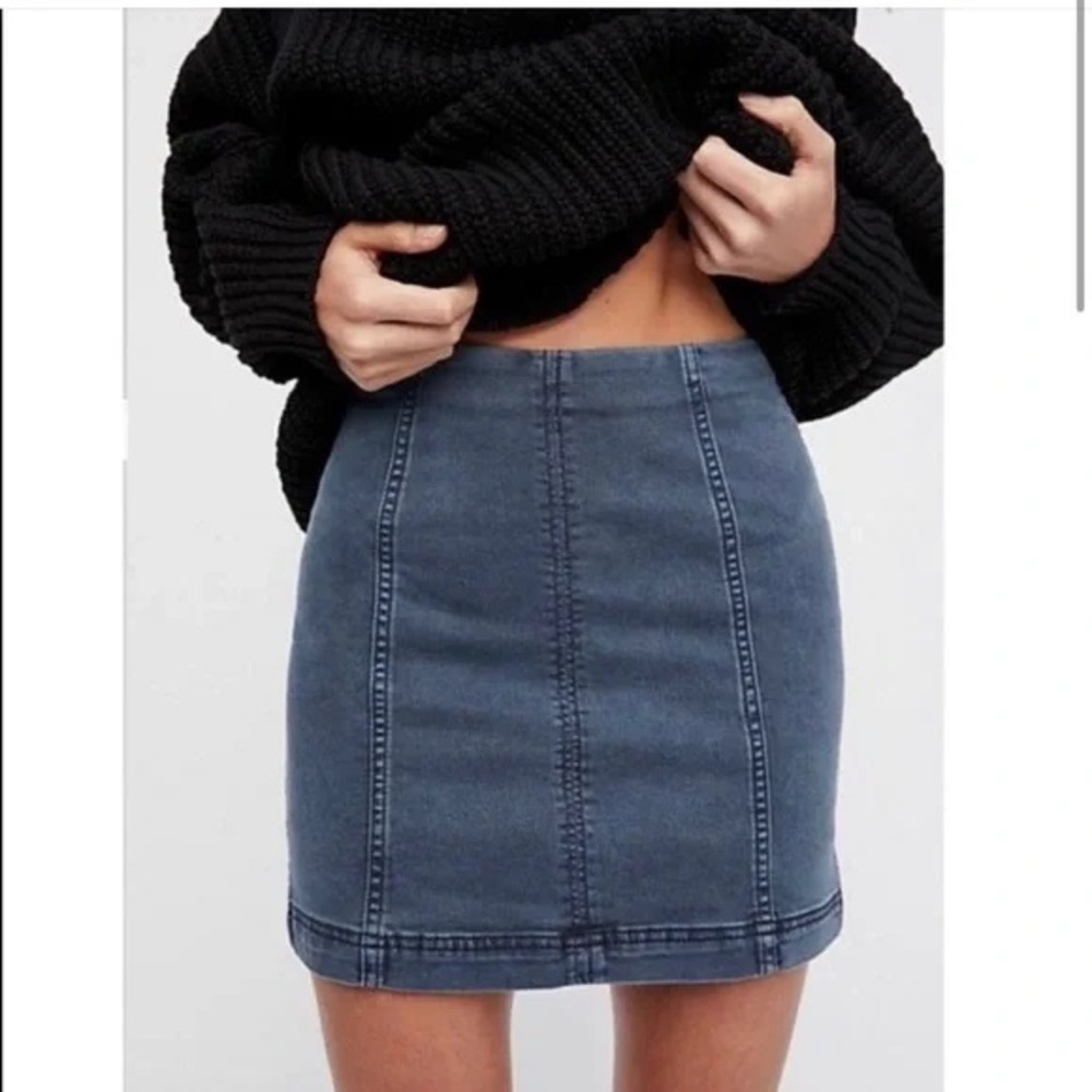 Classic High-Rise Denim Mini Skirt in Washed Blue